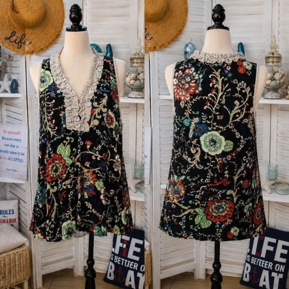 Weston Wear Black Floral Ruffle V-Neck Sleeveless Tunic Size M Boho Cottage